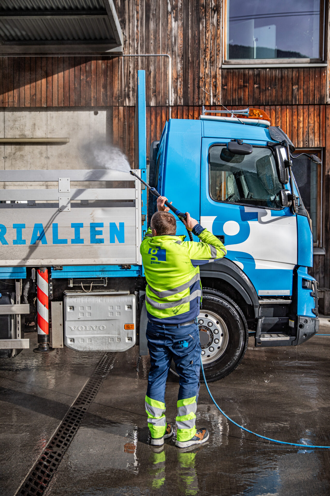 Sauber unterwegs – weil ein gepflegter Auftritt zur Qualität von Gasser Baumaterialien gehört.
