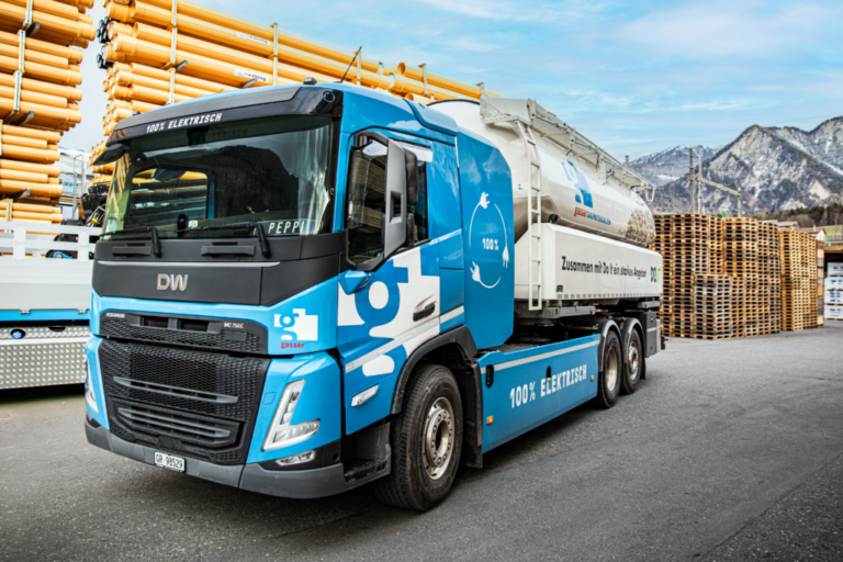 Volvo Designwerk Elektro mit Wechselsystem